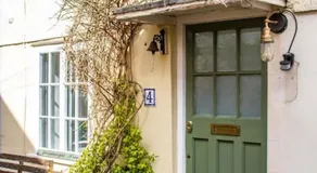 Cathedral Views Grade II Listed Mews Cottage - Image 3