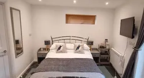 The Den - A modern, quirky, self contained unit - Image 2
