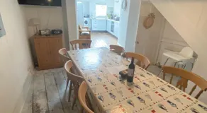 Fermaine, 50m from sea, garden, dogs, town centre - Image 3