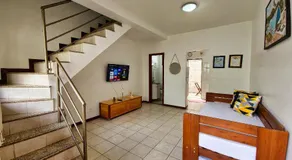 Casa de 2 Suítes com Internet Rápida e Comodidades - Image 3