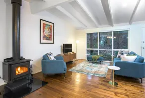 Belle Cottage Secluded Stay Near Shops Cafes - Image 3
