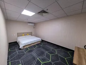 M+ E-Sports Hotel (Xingtang) - Image 4