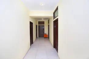 OYO Royal Guest House - Image 5