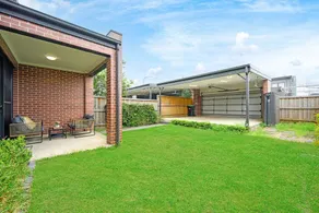 Lovely 4BR Austral Retreat Close to Station For 10 Guests - Image 3