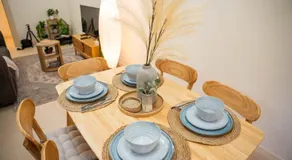 Mosman 2BR Apartment-Near Beaches-Sleeps 6-Balcony & Fast WiFi - Image 5