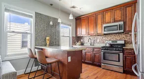 Spacious 2BR-1BA-4 Beds NYC MetLife Parking - Image 5