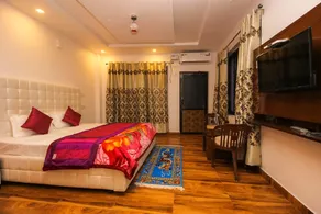 Hotel The Village Residency - Image 4