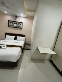 KM MANSION - Image 2