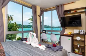 Oceanview Bedroom - Image 4