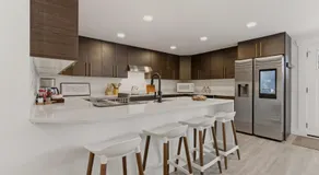 Spacious 5BR Home Parking 10 min Airport - Image 3