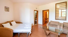 Charming one bed apartment 423 in main Flora building - Image 2
