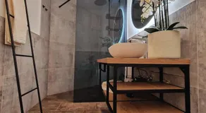 Olivea Luxury Suites - Image 2