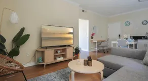 Downtown Santa Monica 1BR Free Parking & Pool - Image 2
