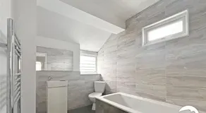 Just 5-mins from Strood Station & Chatham this 3-BR family home unlimited WiFi a full kitchen parking and a private garden managed by Hush Haven Homes - Image 3