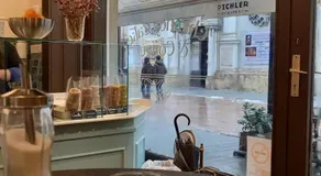 DinerDowntown in Váci Street with free garage - Image 3