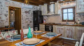 Karyoupolis Lounge Cave House - Image 4