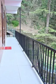 Cedarwood 2BHK Near Mall Road w Mountain View - Image 4