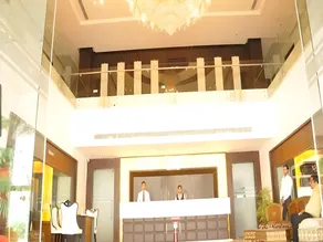 UNA Smart Radiant Plaza Hotel - Image 2