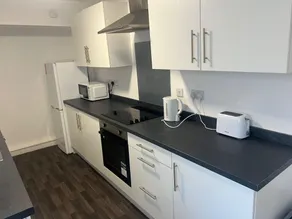Cosy 4 bed House - Image 3