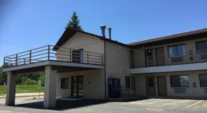Malibu Inn - Image 4