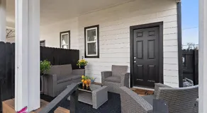 3BR Duplex - Walk to Bishop Arts - Fenced Yard - Image 4