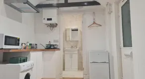 Cozy Detached Studio Retreat with Kitchen & Bath - Image 4