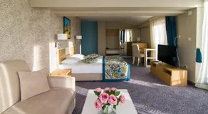 Plaza Hotel - Image 5