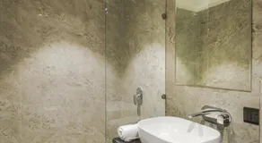 Luxe Stayz Grand Inn - Image 2
