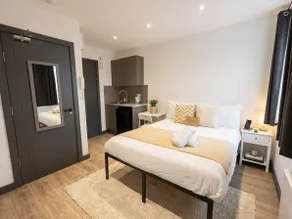 133 Wood Green Studios to Central London - Image 2