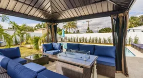 4 BR home with private pool - Image 3
