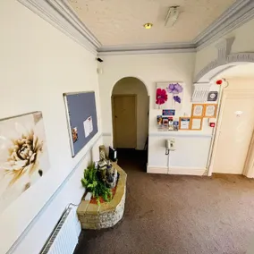 Lyndene Holiday Apartments - Image 4