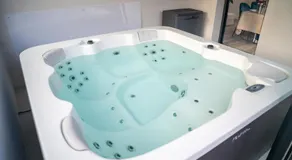 Projecteur sur ma bulle - Studio Viens dans ma bulle avec JACUZZI privé - Image 4