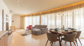 Large apartment with pool - Image 3