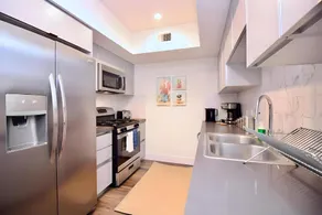 Los Angeles Premium City Suites - Free Secured Parking - Image 5