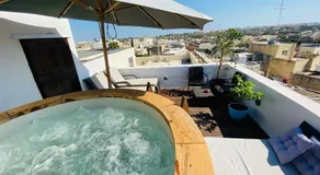 Rooftop Heated Jacuzzi Fireplace A Unique Home - Image 4