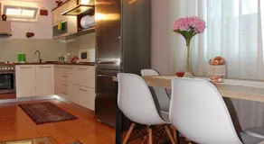 All Seasons Apartments - Free Parking & City Center - Image 2