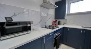 Stylish 5BR Home Free Parking, Garden & WiFi - Image 4