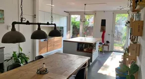 House with garden - Image 3