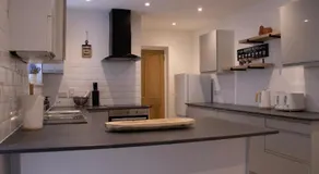 Comfortable 3 bed house in central location, Stevenage - Image 3
