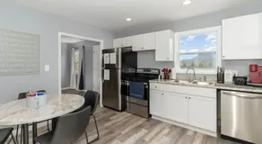New renovated single family home built in 1999 - Image 3