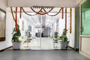 Super Townhouse by OYO Mohali Bus Terminal Formerly Hotel HM Crystal - Image 2