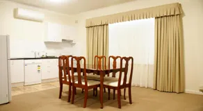 Country Lodge Motor Inn - Image 2