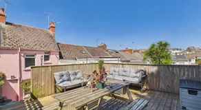 Shell Cottage - 2 Bedroom Holiday Home - Tenby - Image 4