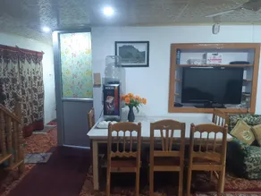 Rose Bowl Guest House, Srinagar Dal Lake - Image 4