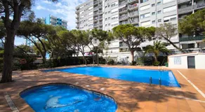 Apartamento tipo estudio con piscina en Blanes - Image 3
