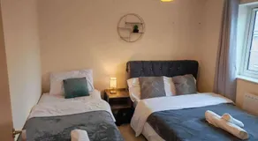 3 Bedroom House Sleeps 7 - Pets Ok - Free Parking - Image 5