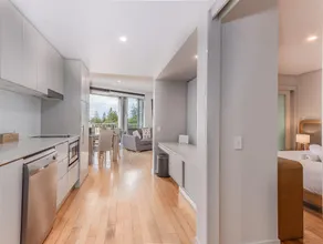 Superior One Bedroom Apartment with Park Views - Image 4