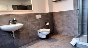 Moes Hotel - Image 2