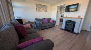319, Two bed newly refurbished chalet on Sund0wner Holiday Park - Sleeps 5, pet friendly - Includes electricity, bed linen and towels - Entertainment options close by - Image 2