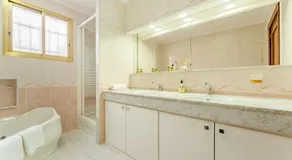 Villa « Oasis Salou : piscine, plage, barbecue » avec vue mer, Wi-Fi et climatisation - Image 2